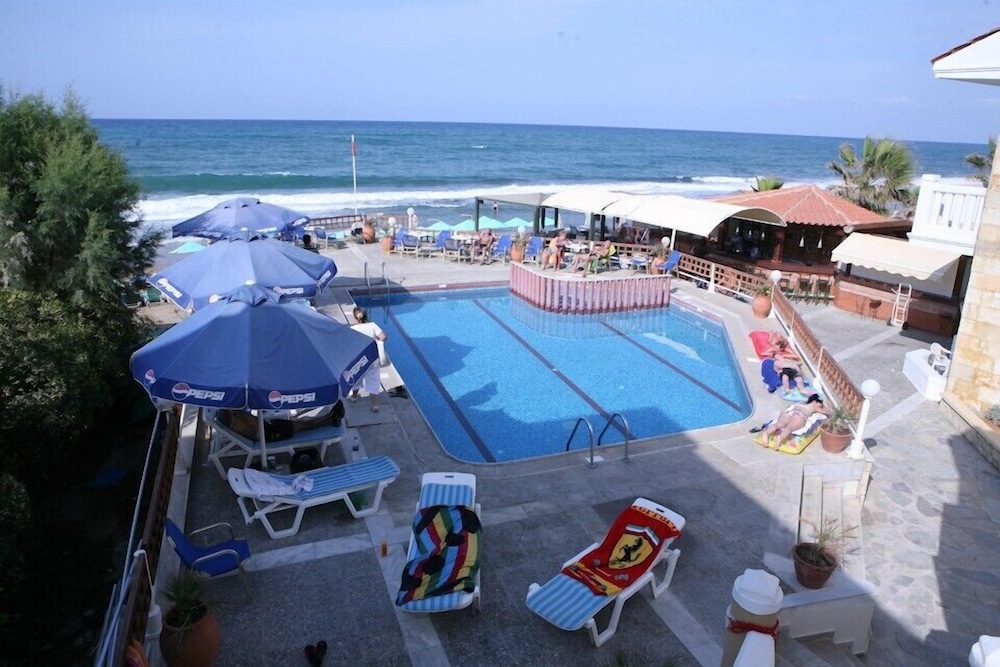 Jo-An Beach Hotel — Swimming pool in Rethymnon