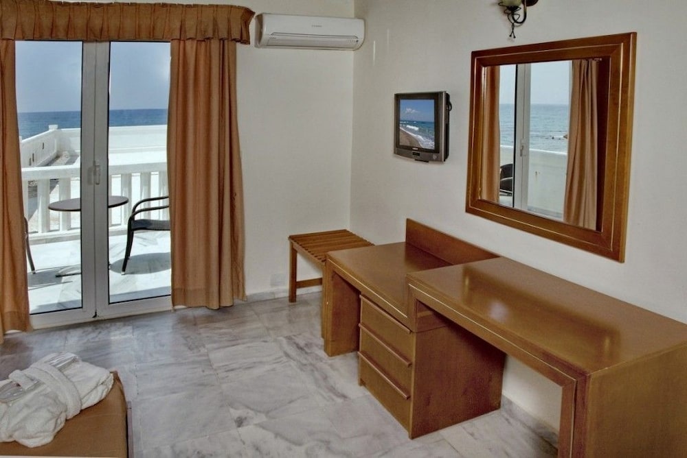 Jo-An Beach Hotel — Hotel rooms in Rethymnon