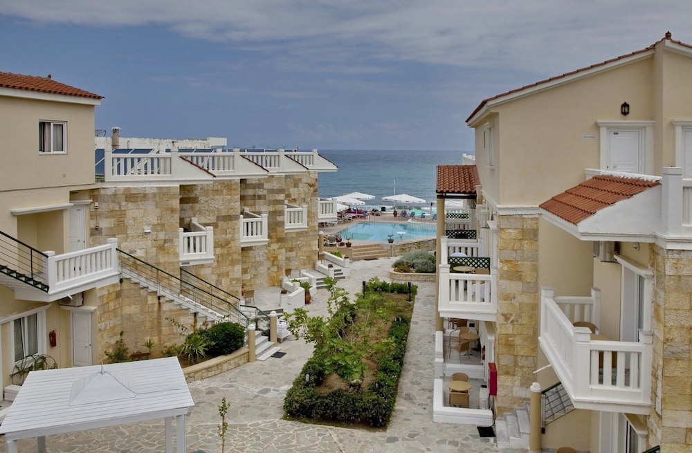 Jo-An Beach Hotel — Hotel building in Rethymnon