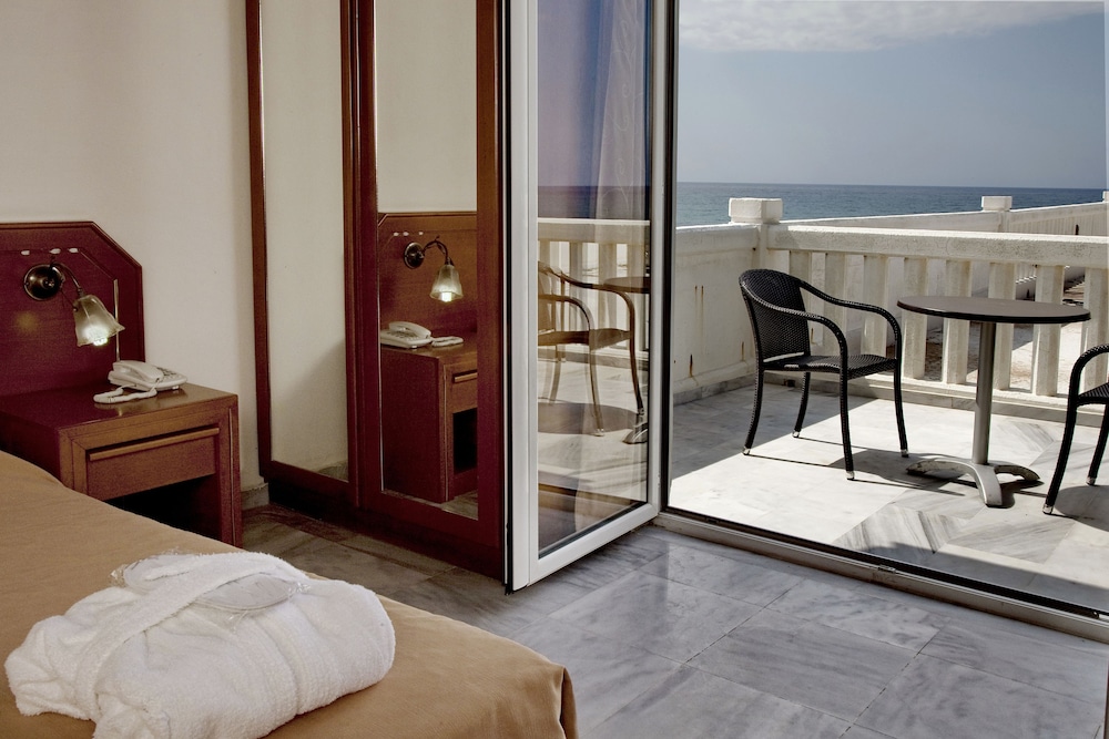 Jo-An Beach Hotel — Hotel rooms in Rethymnon