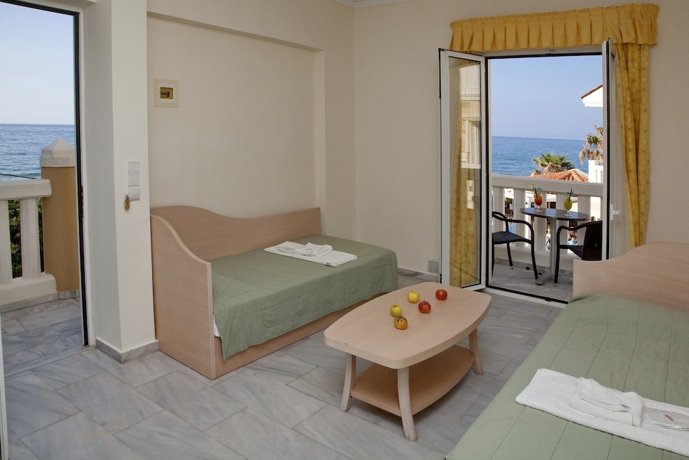 Jo-An Beach Hotel — Hotel rooms in Rethymnon