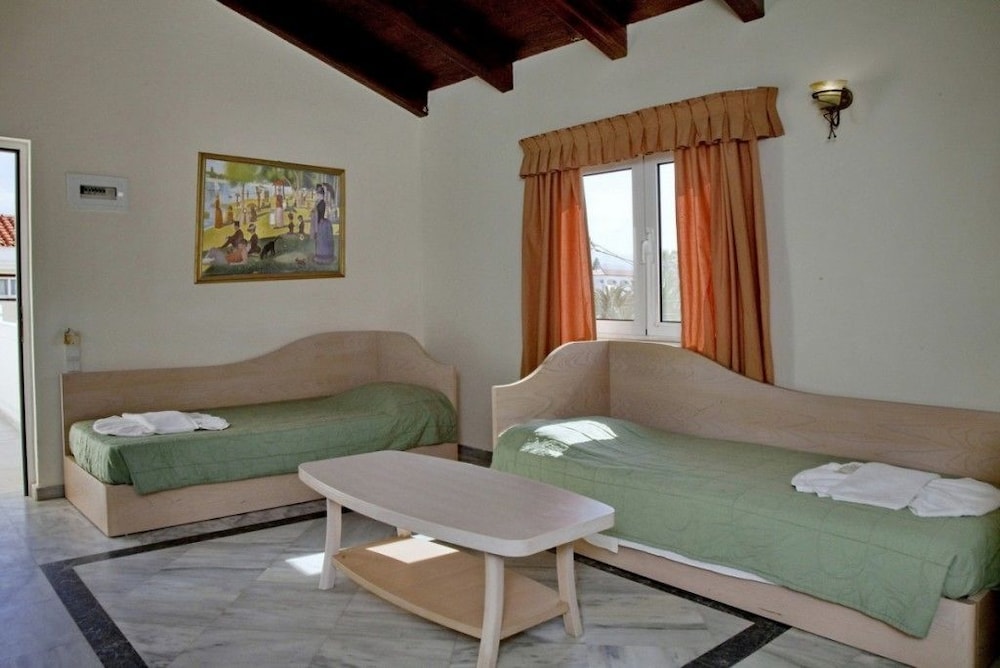 Jo-An Beach Hotel — Hotel rooms in Rethymnon