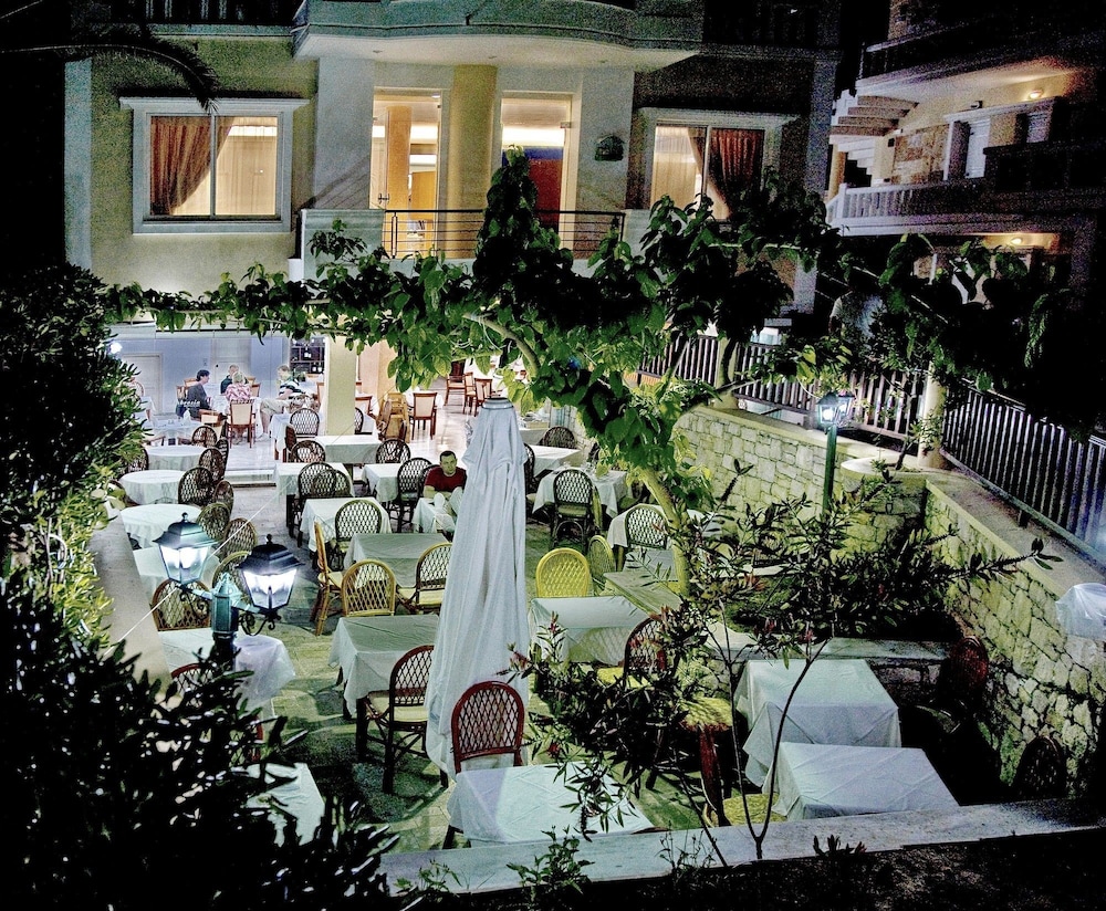 Jo-An Beach Hotel — Restaurant & bars in Rethymnon