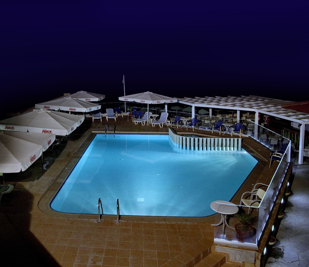 Jo-An Beach Hotel — Swimming pool in Rethymnon
