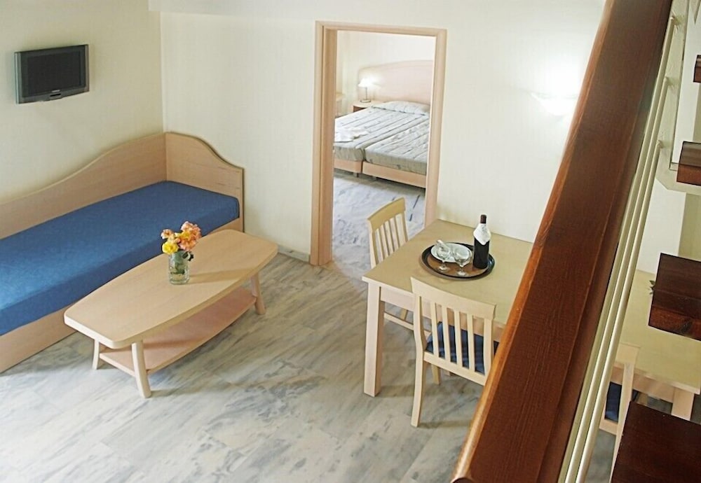 Jo-An Beach Hotel — Hotel rooms in Rethymnon