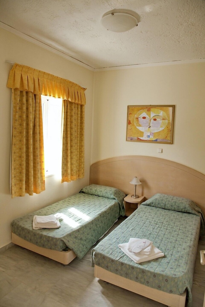 Jo-An Beach Hotel — Hotel rooms in Rethymnon