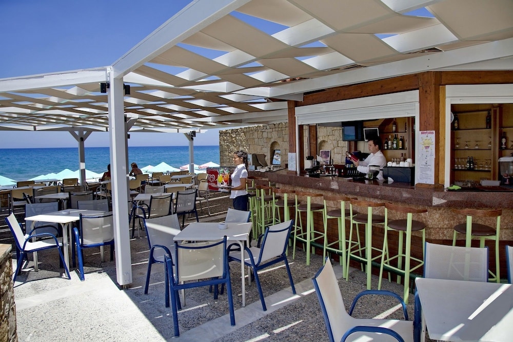 Jo-An Beach Hotel — Restaurant & bars in Rethymnon