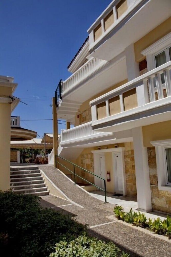 Jo-An Beach Hotel — Hotel building in Rethymnon