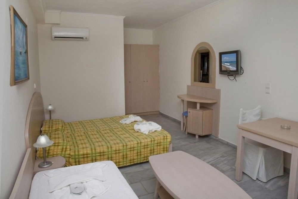 Jo-An Beach Hotel — Hotel rooms in Rethymnon
