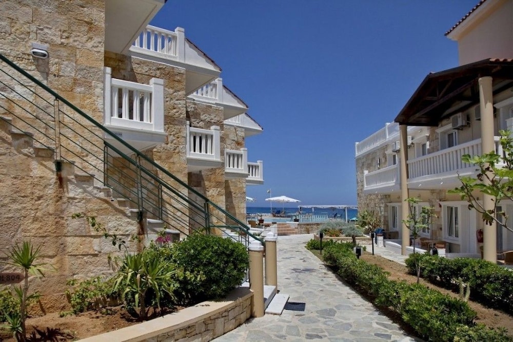 Jo-An Beach Hotel — Hotel building in Rethymnon