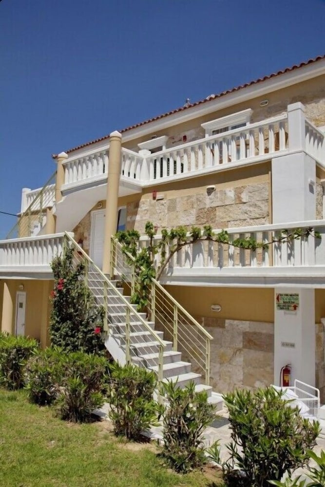 Jo-An Beach Hotel — Hotel building in Rethymnon