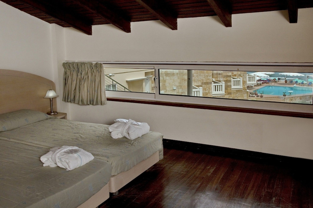 Jo-An Beach Hotel — Hotel rooms in Rethymnon