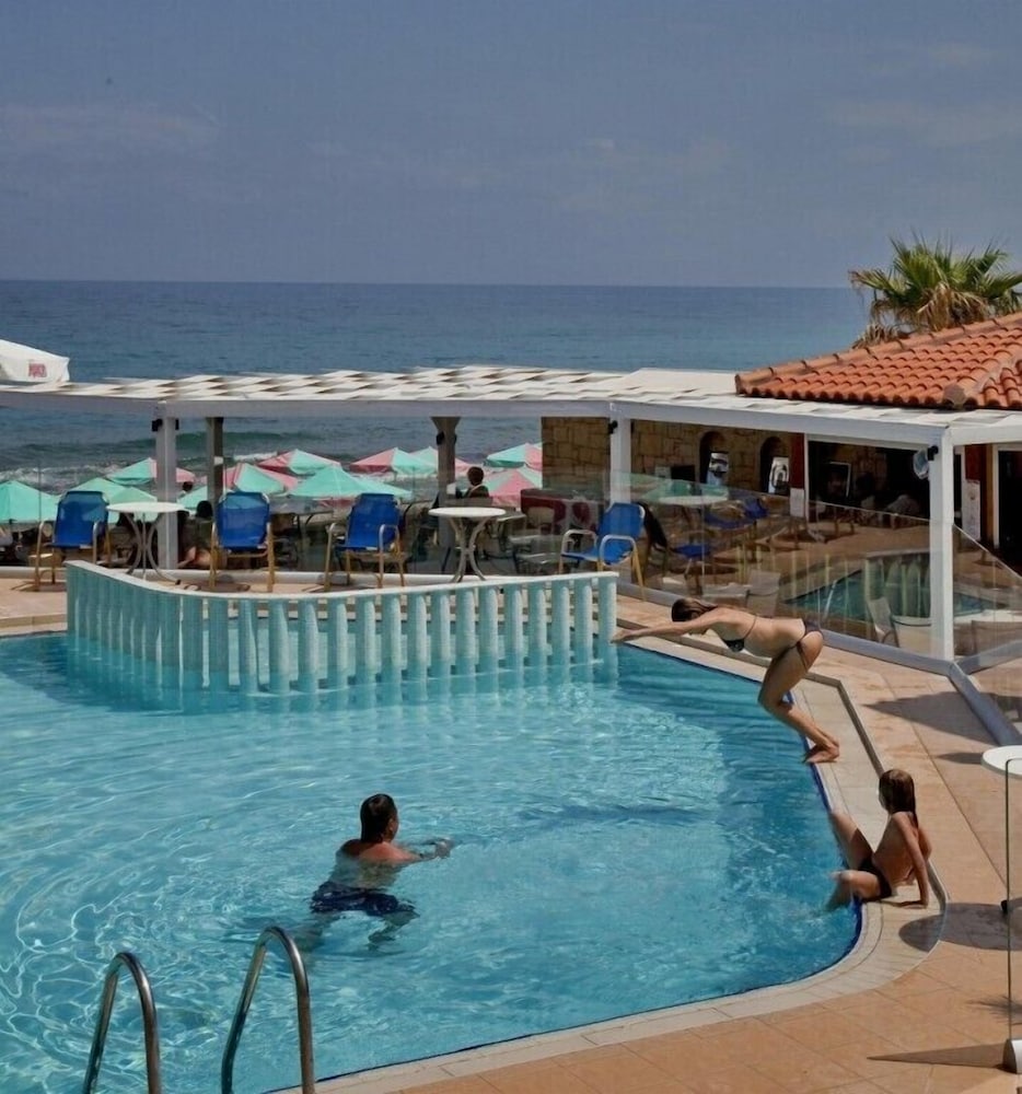 Jo-An Beach Hotel — Swimming pool in Rethymnon
