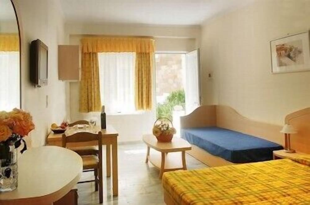 Jo-An Beach Hotel — Hotel rooms in Rethymnon
