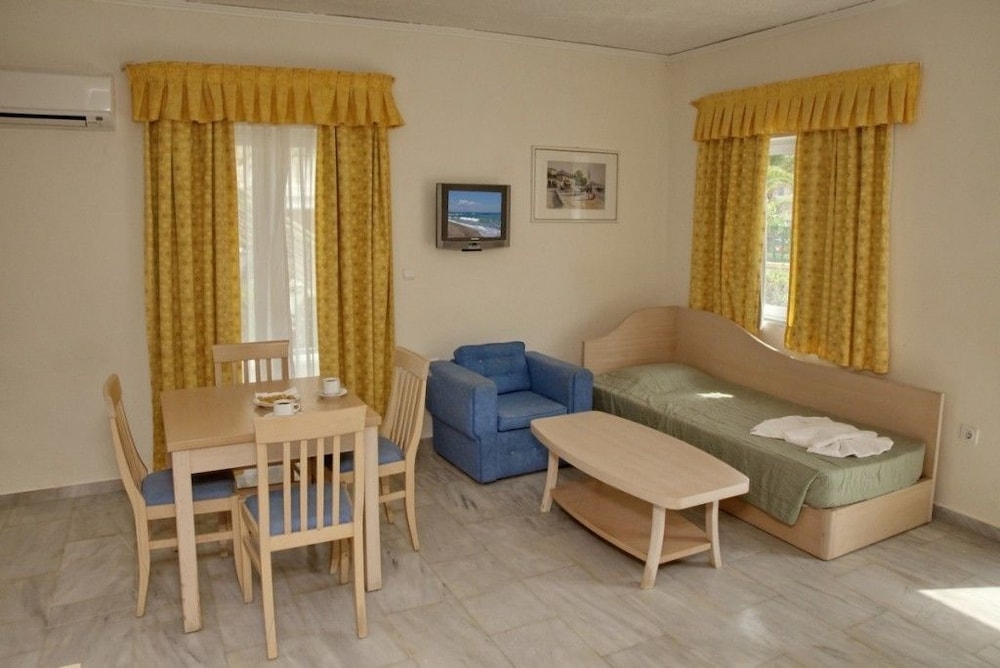 Jo-An Beach Hotel — Hotel rooms in Rethymnon