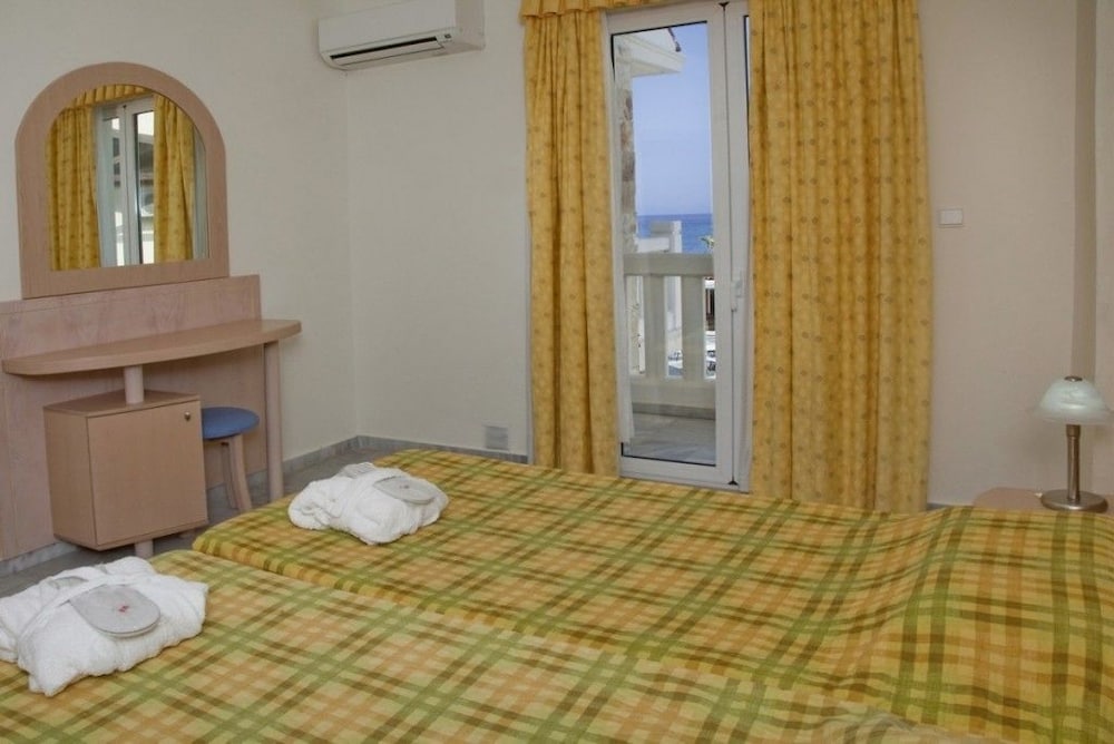 Jo-An Beach Hotel — Hotel rooms in Rethymnon