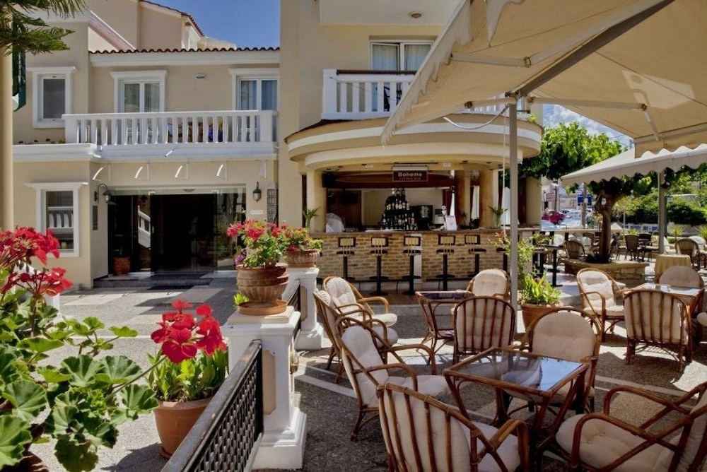 Jo-An Beach Hotel — Restaurant & bars in Rethymnon