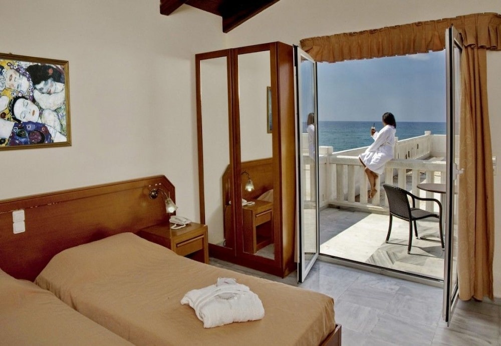 Jo-An Beach Hotel — Hotel rooms in Rethymnon