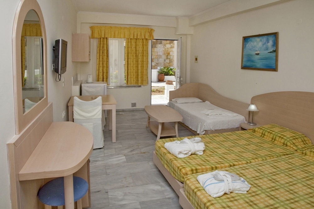 Jo-An Beach Hotel — Hotel rooms in Rethymnon
