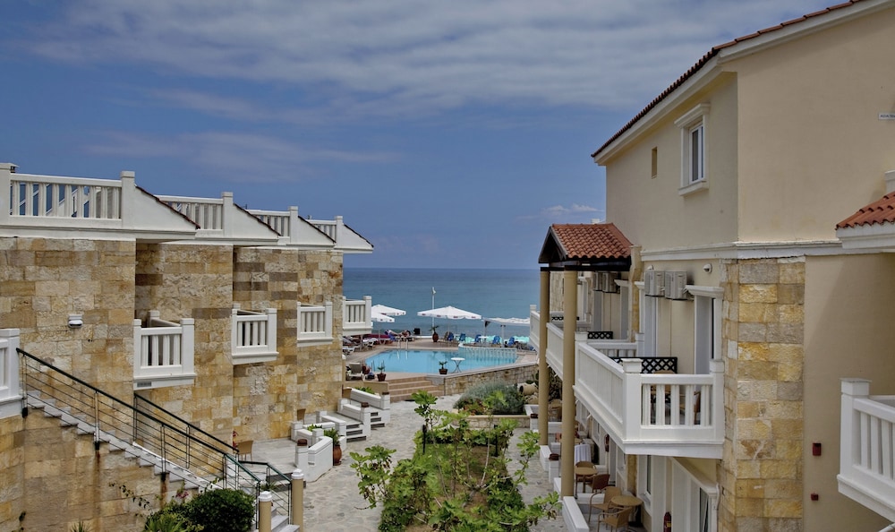 Jo-An Beach Hotel — Main photo in Rethymnon