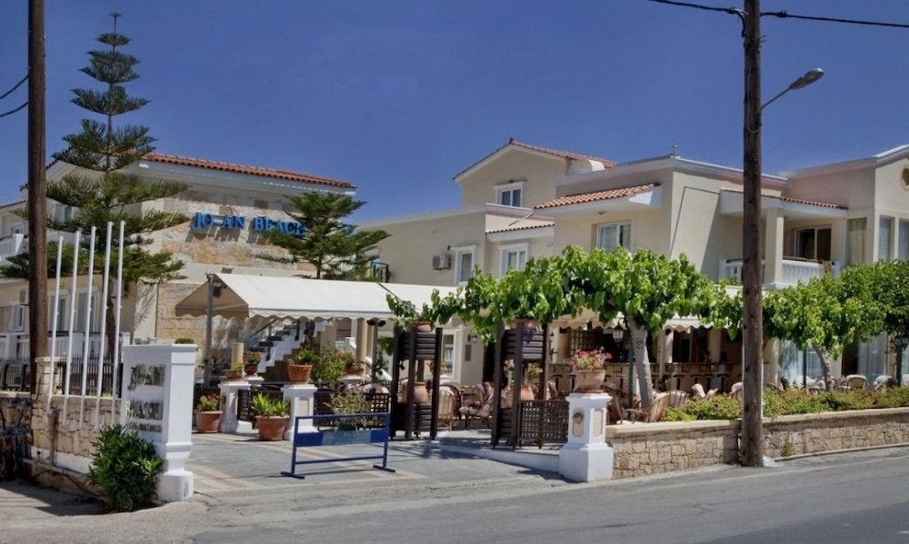 Jo-An Beach Hotel — Hotel building in Rethymnon