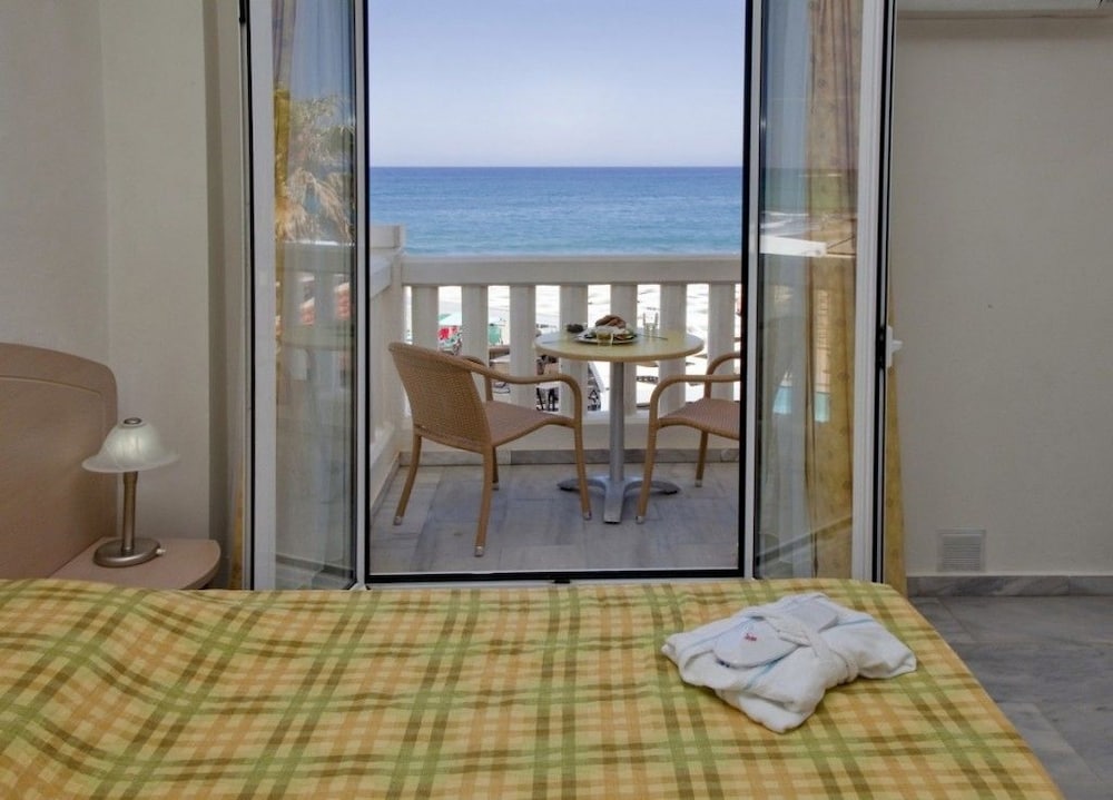 Jo-An Beach Hotel — Hotel rooms in Rethymnon
