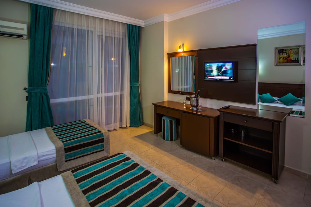 Kleopatra Royal Palm Hotel — Hotel rooms in Alanya