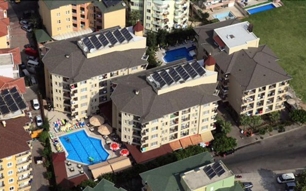 Kleopatra Royal Palm Hotel — Swimming pool in Alanya