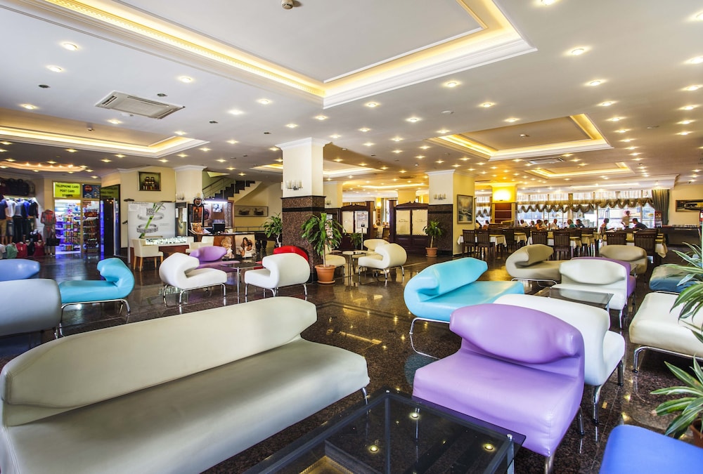 Kleopatra Royal Palm Hotel — Restaurant & bars in Alanya