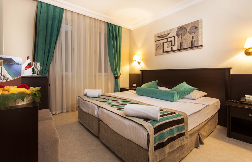 Kleopatra Royal Palm Hotel — Hotel rooms in Alanya