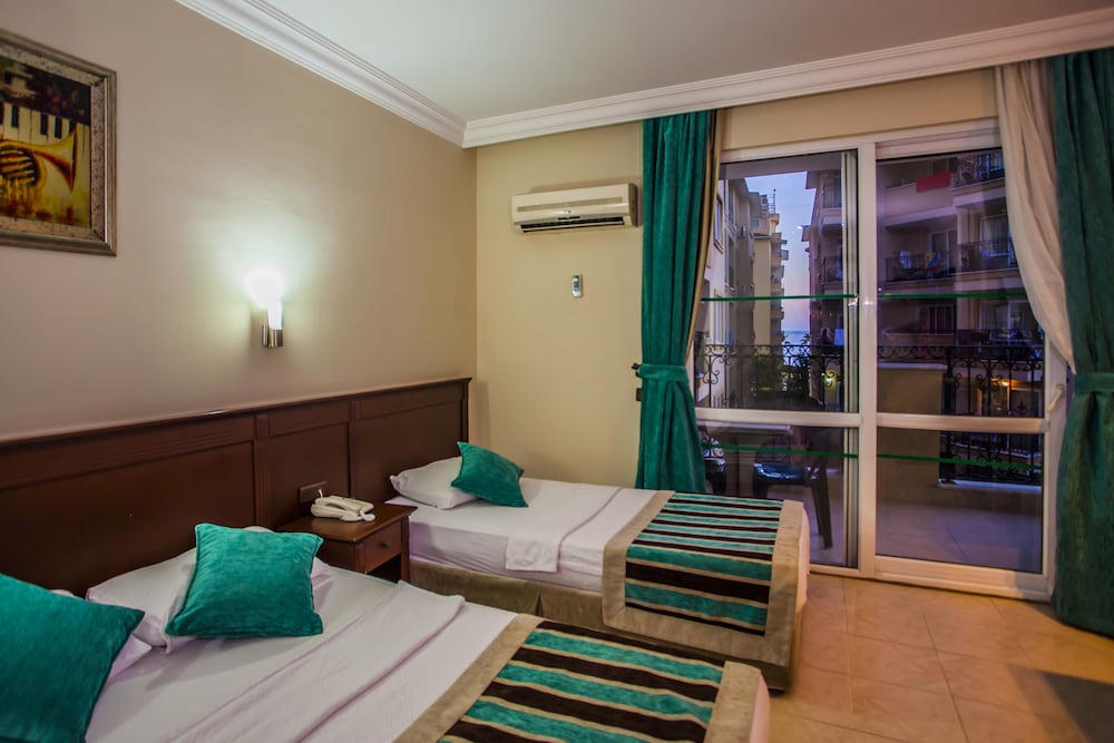 Kleopatra Royal Palm Hotel — Hotel rooms in Alanya