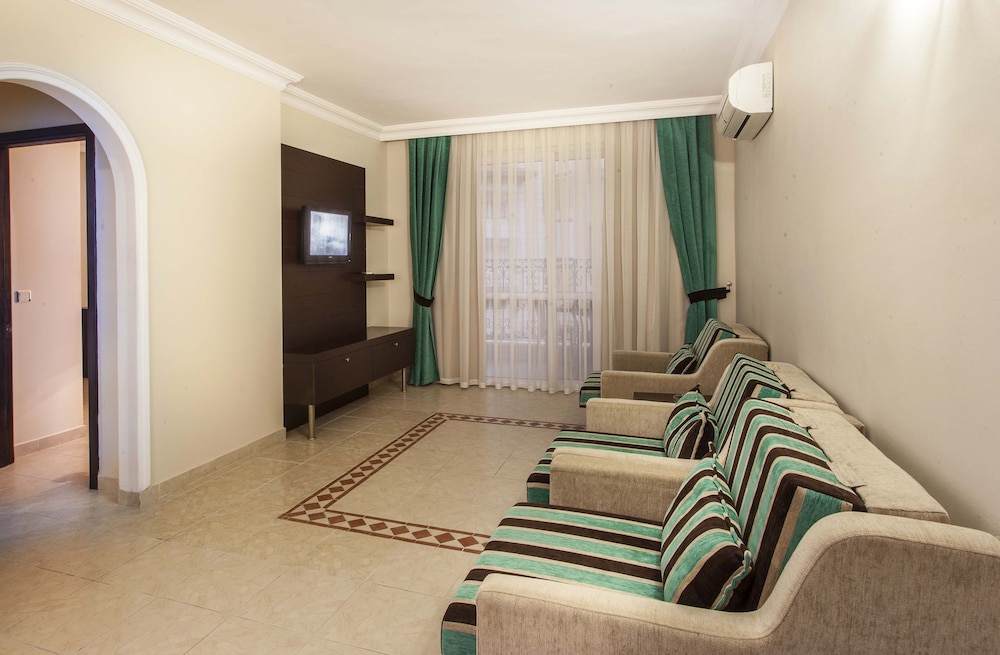 Kleopatra Royal Palm Hotel — Hotel rooms in Alanya
