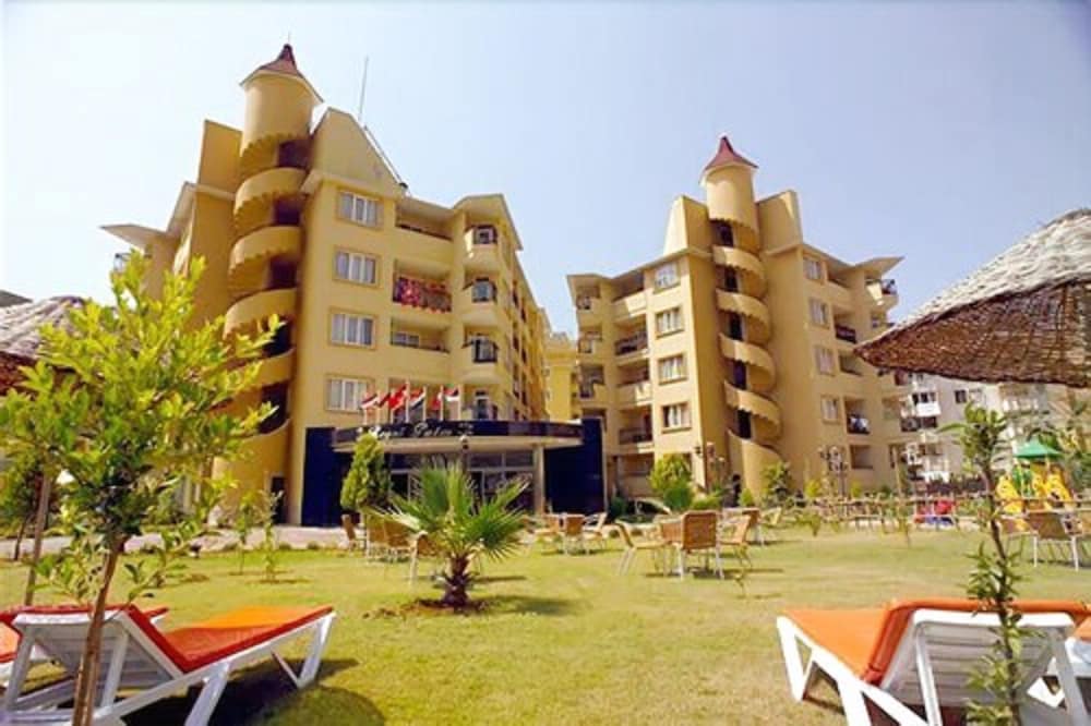 Kleopatra Royal Palm Hotel — Hotel building in Alanya