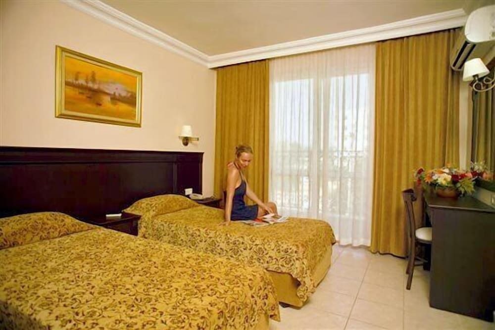 Kleopatra Royal Palm Hotel — Hotel rooms in Alanya