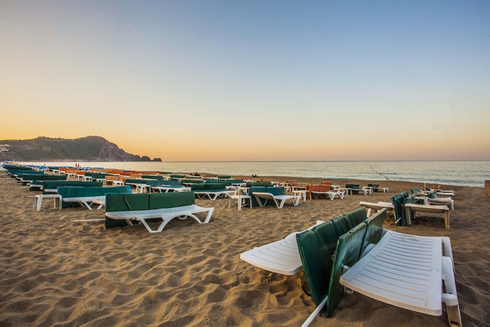 Kleopatra Royal Palm Hotel — Beach in Alanya