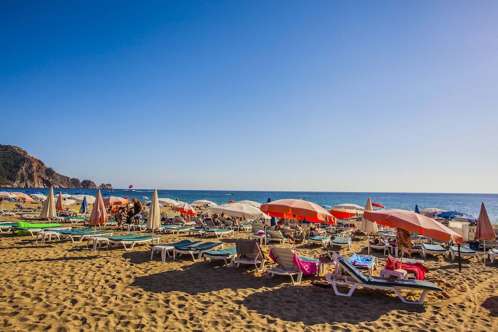 Kleopatra Royal Palm Hotel — Beach in Alanya