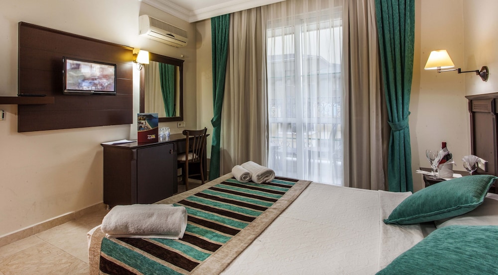 Kleopatra Royal Palm Hotel — Hotel rooms in Alanya