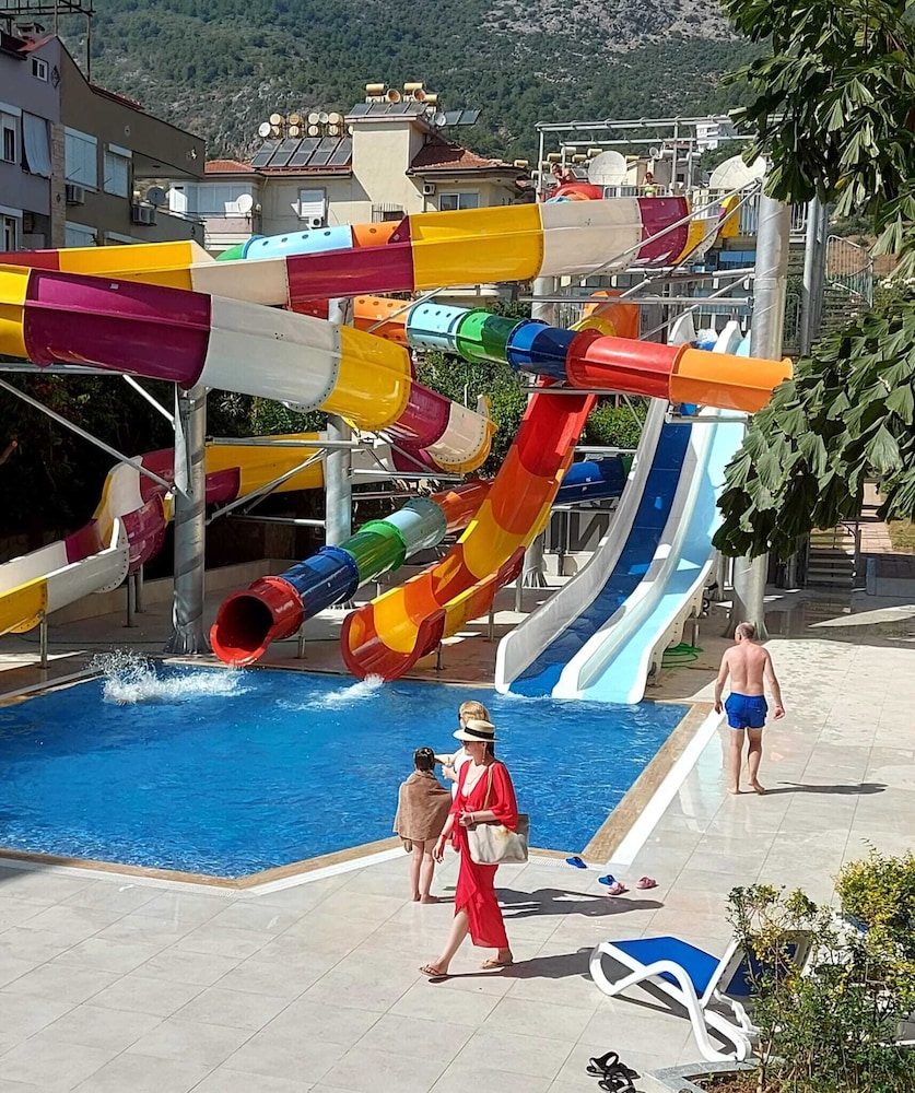 Kleopatra Royal Palm Hotel — Swimming pool in Alanya