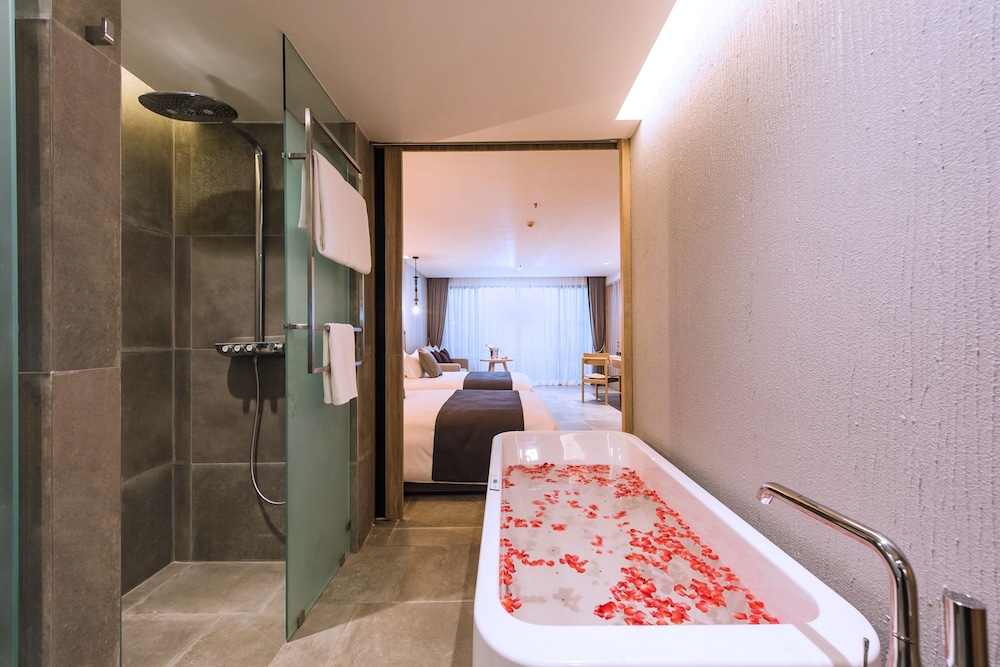 La Vela Khao Lak — Hotel rooms in Khao Lak, Phang Nga