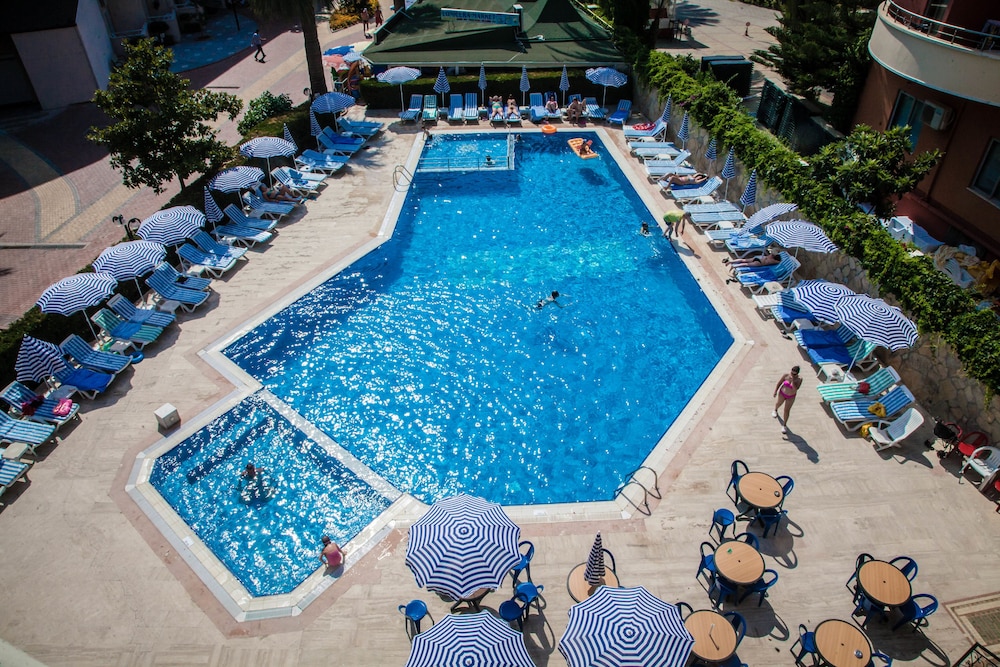 Lonicera World — Swimming pool in Alanya