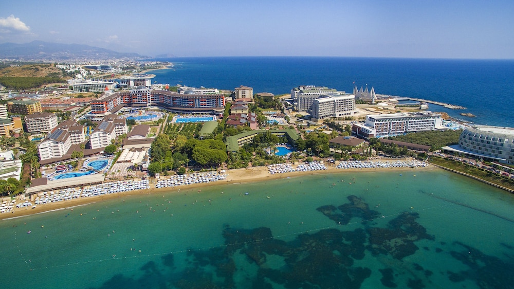 Lonicera World — Beach in Alanya