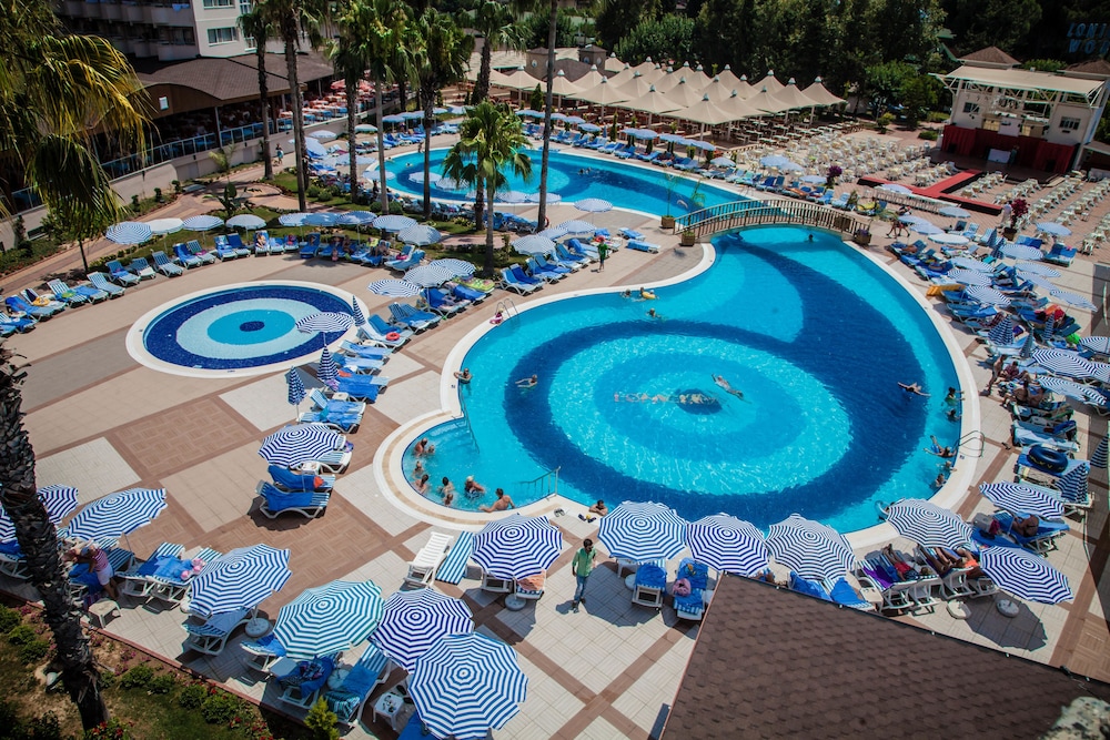 Lonicera World — Swimming pool in Alanya