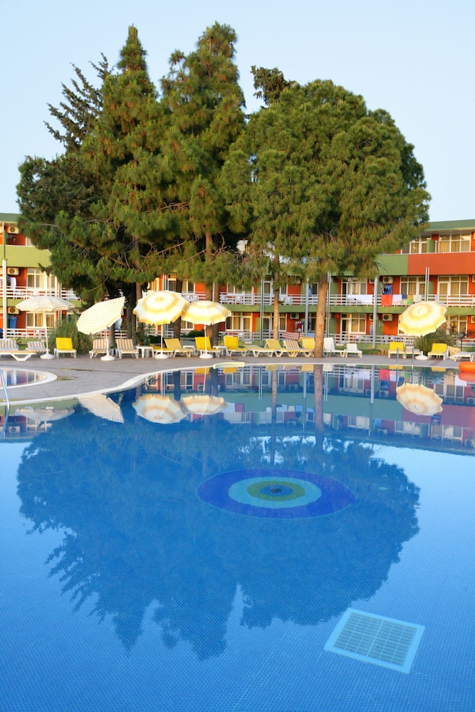 Lonicera World — Swimming pool in Alanya