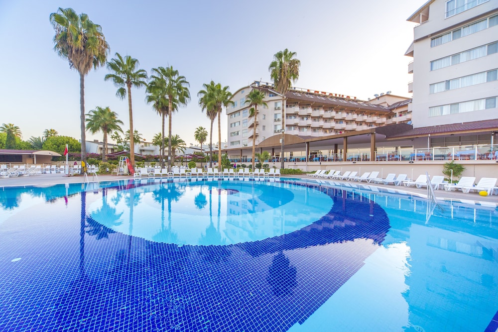 Lonicera World — Swimming pool in Alanya