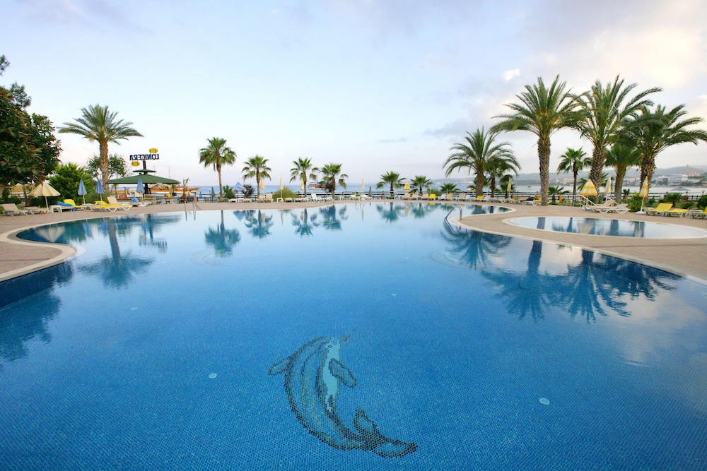 Lonicera World — Swimming pool in Alanya