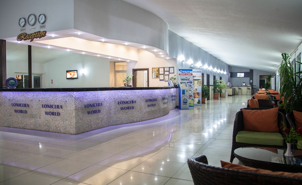 Lonicera World — Hotel building in Alanya