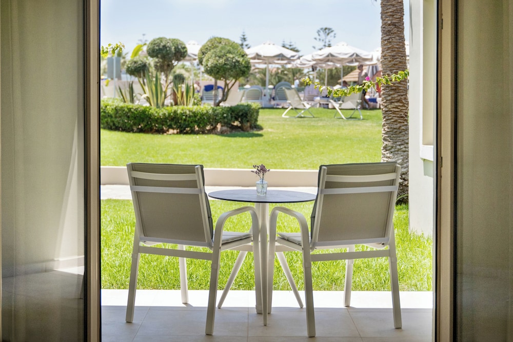 Iberostar Selection Creta Marine — Hotel building in Panormo