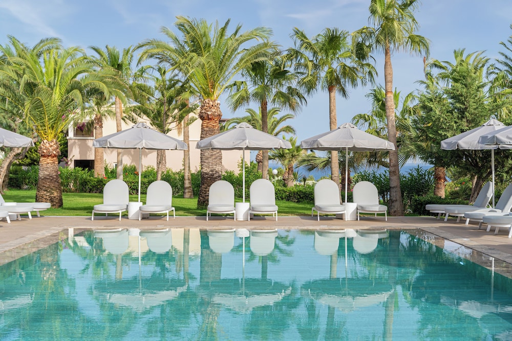 Iberostar Selection Creta Marine — Swimming pool in Panormo