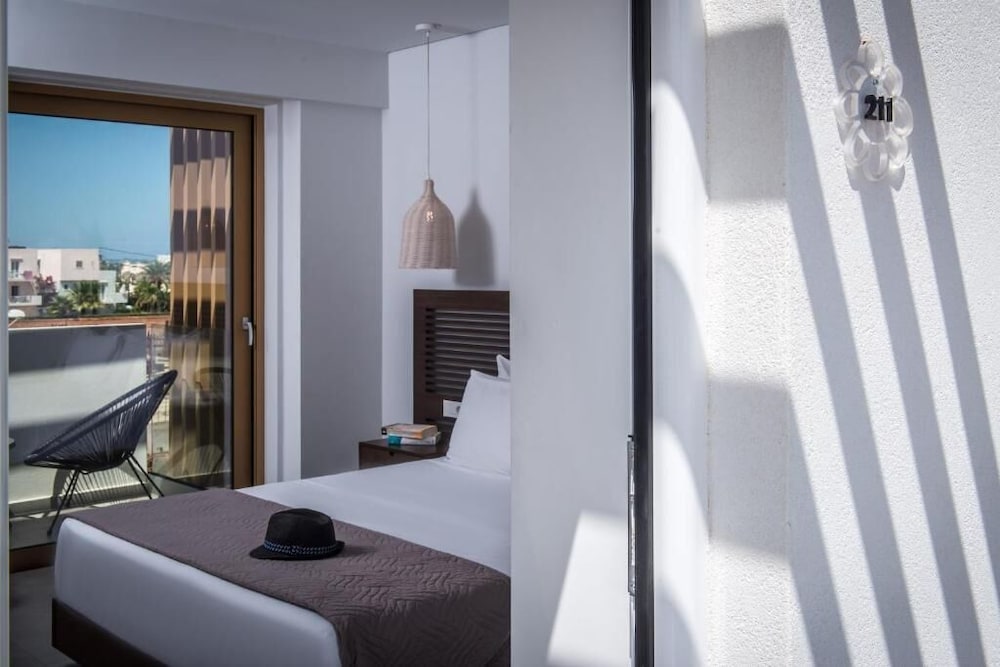 Meropi Hotel — Hotel rooms in Malia