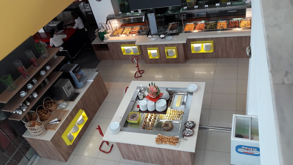 Meropi Hotel — Restaurant & bars in Malia